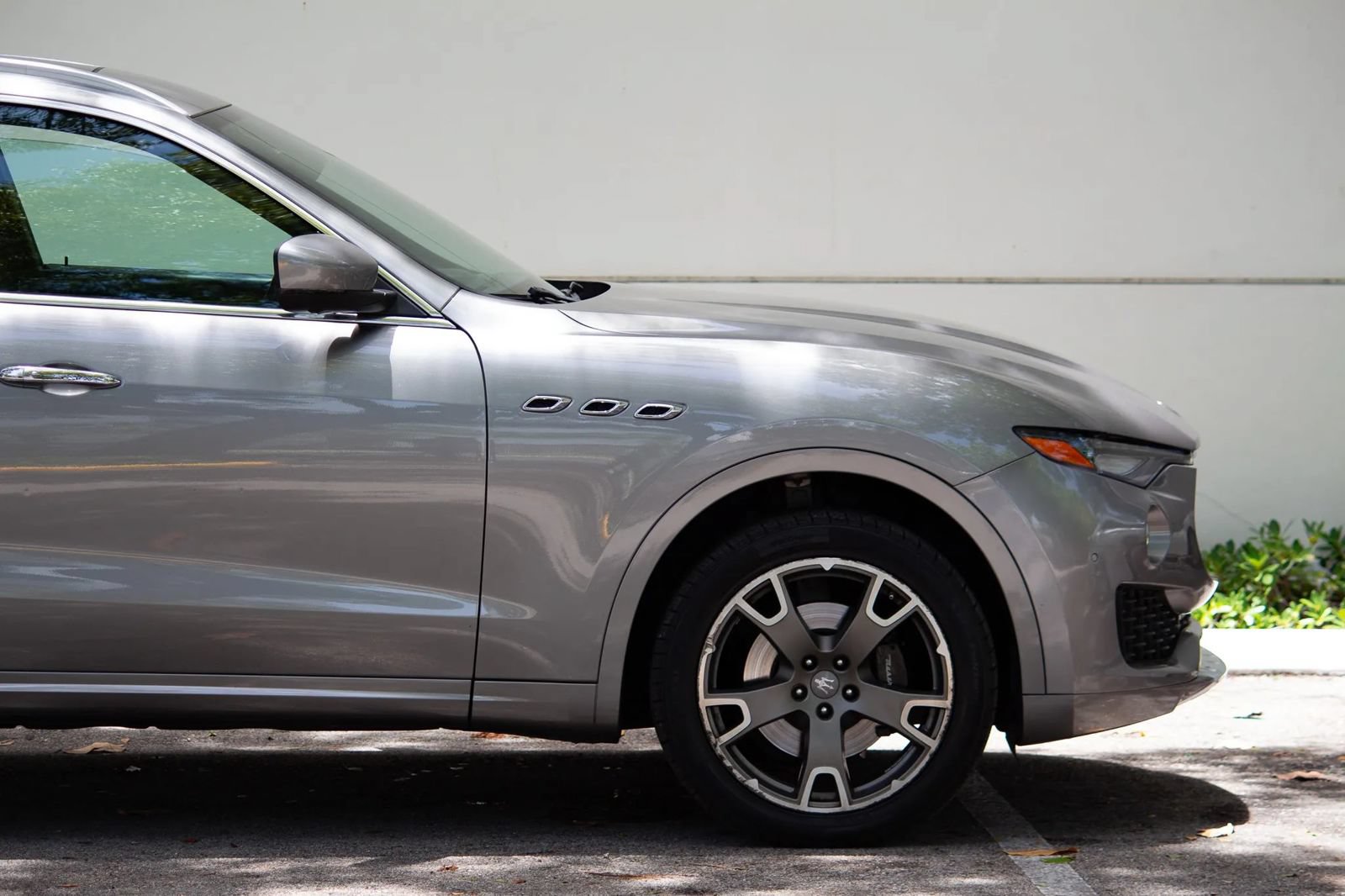 Used 2017 Maserati Levante w/ Luxury Package AWD/4WD image 17
