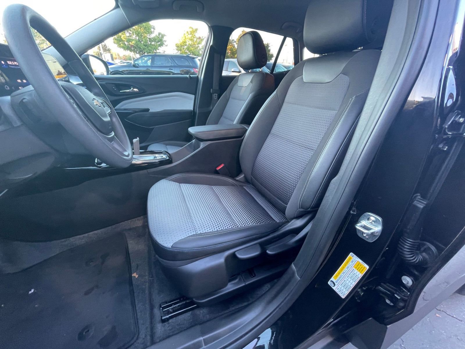 Used 2025 Chevrolet Trax LT image 30