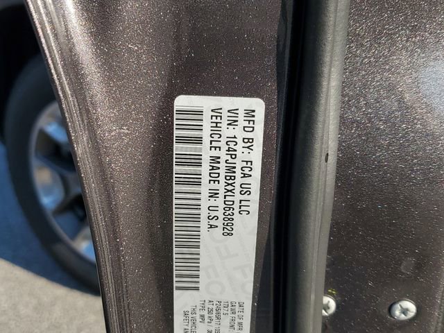 Used 2020 Jeep Cherokee Trailhawk w/ Technology Group image 33