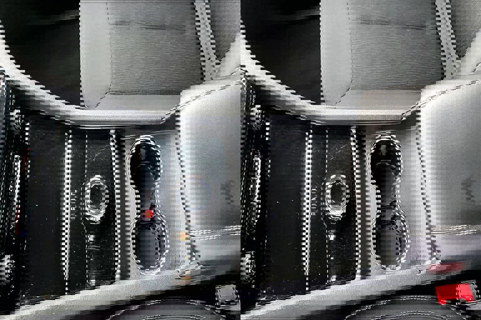 Used 2024 Jeep Grand Cherokee Laredo image 17