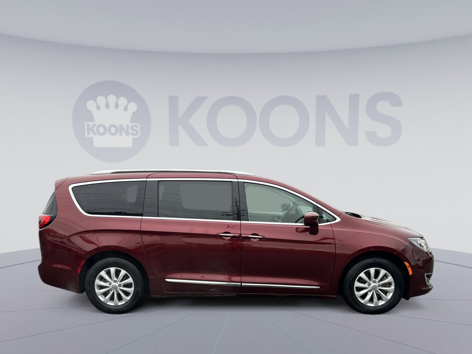 Used 2019 Chrysler Pacifica Touring-L image 8