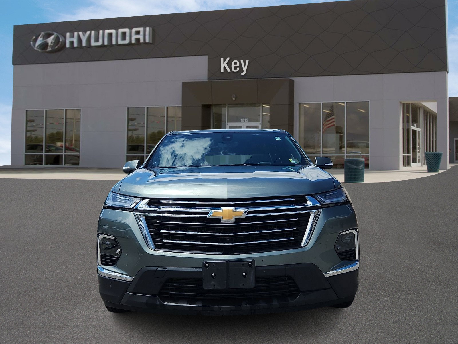Used 2023 Chevrolet Traverse LT w/ LT Premium Package AWD/4WD image 8