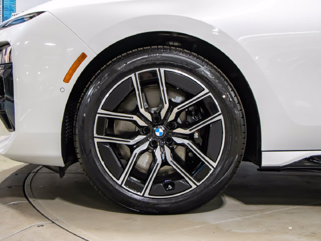 Used 2026 BMW 740i xDrive AWD/4WD image 7