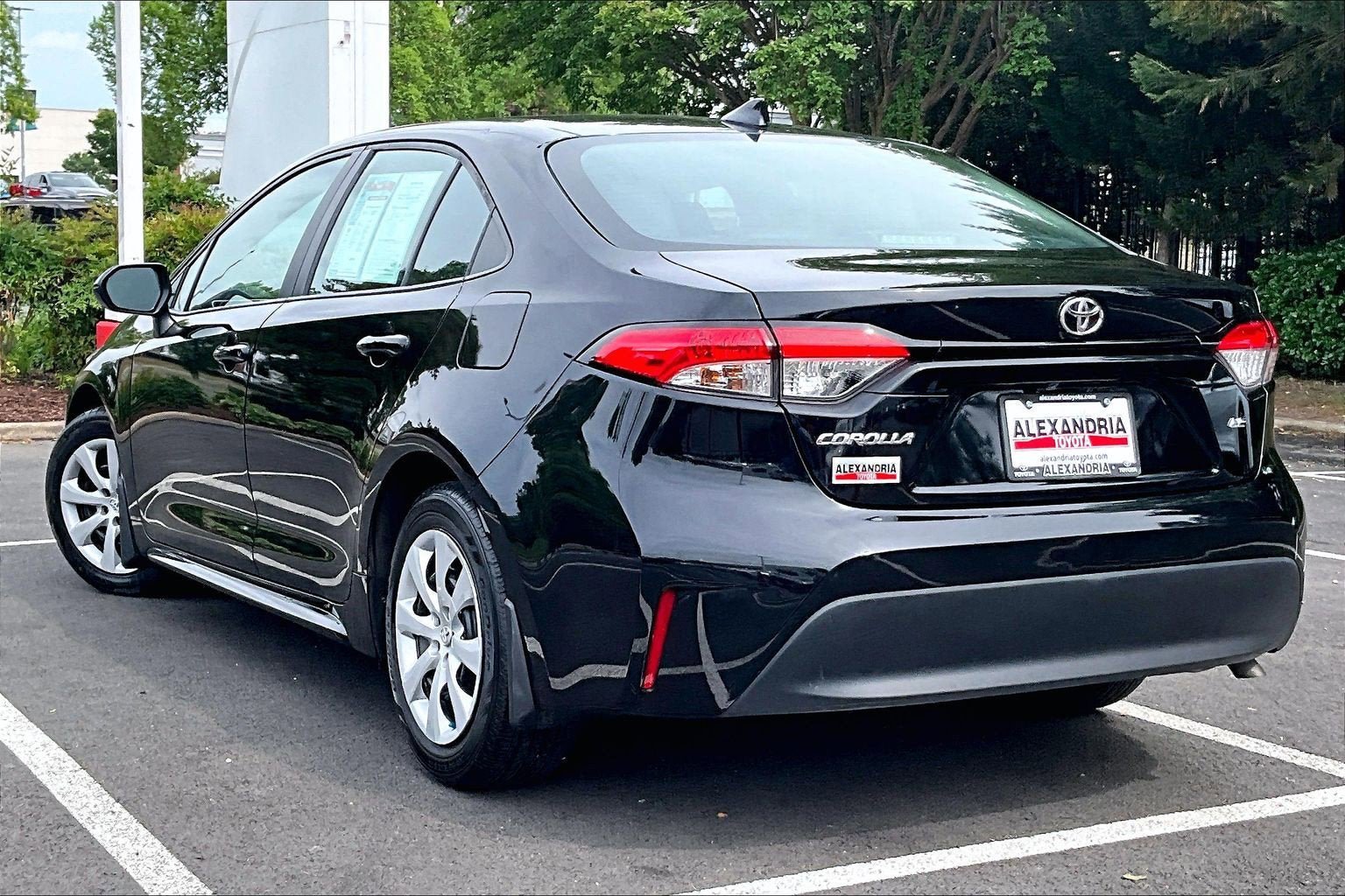 Used 2023 Toyota Corolla LE w/ Carpet Mat Package (TMS) FWD image 11