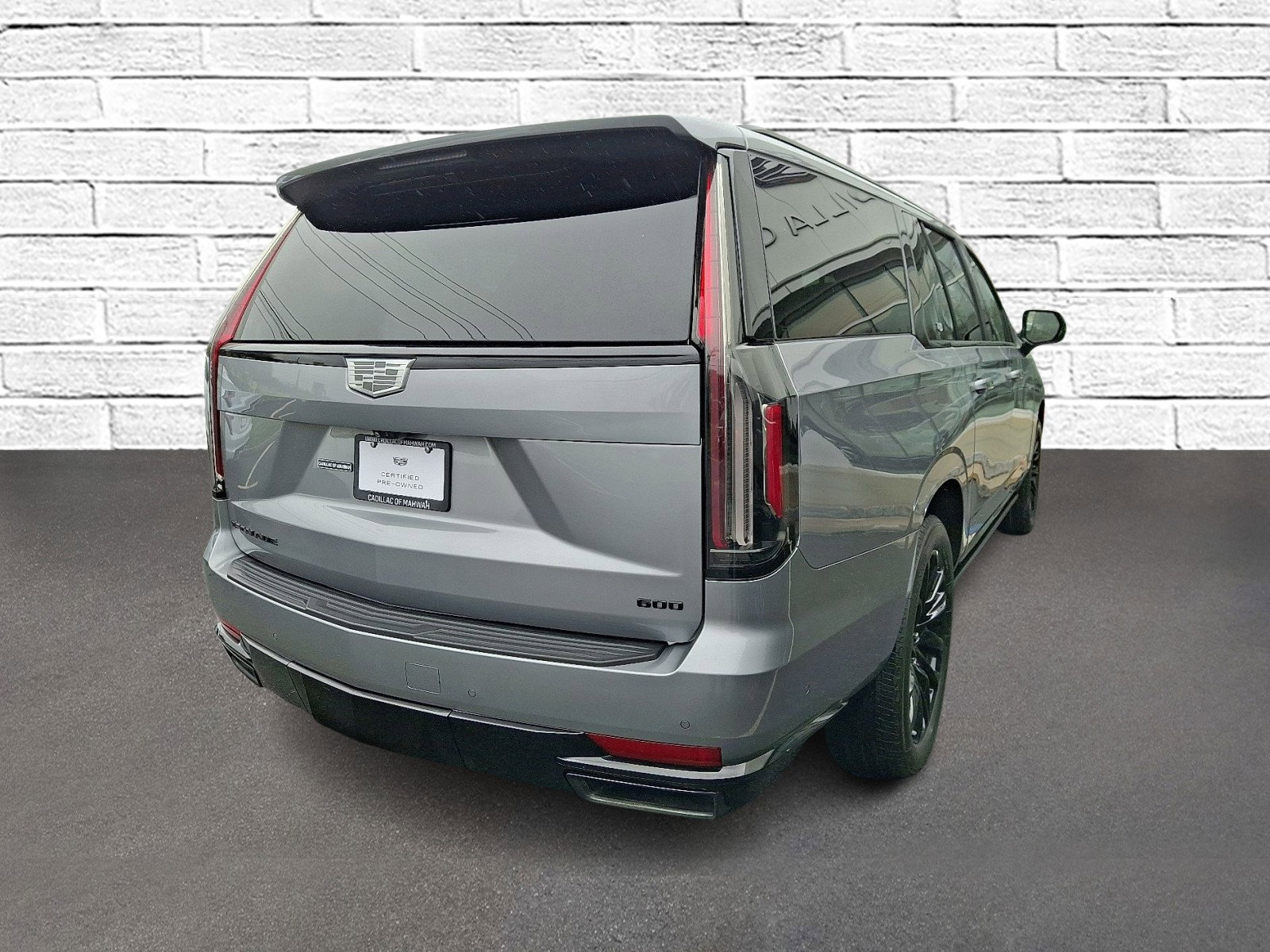 Used 2023 Cadillac Escalade ESV Sport Platinum w/ LPO, ONYX Package image 6