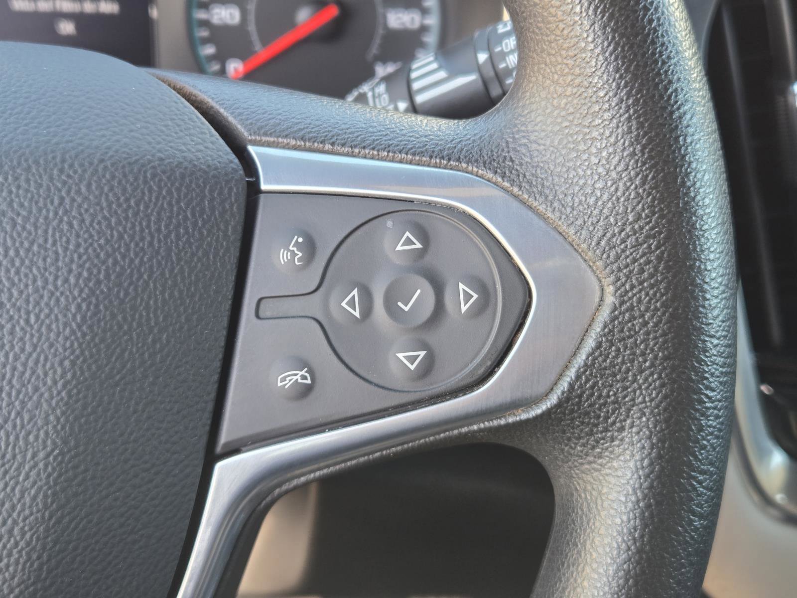 Used 2023 Chevrolet Traverse LS image 17