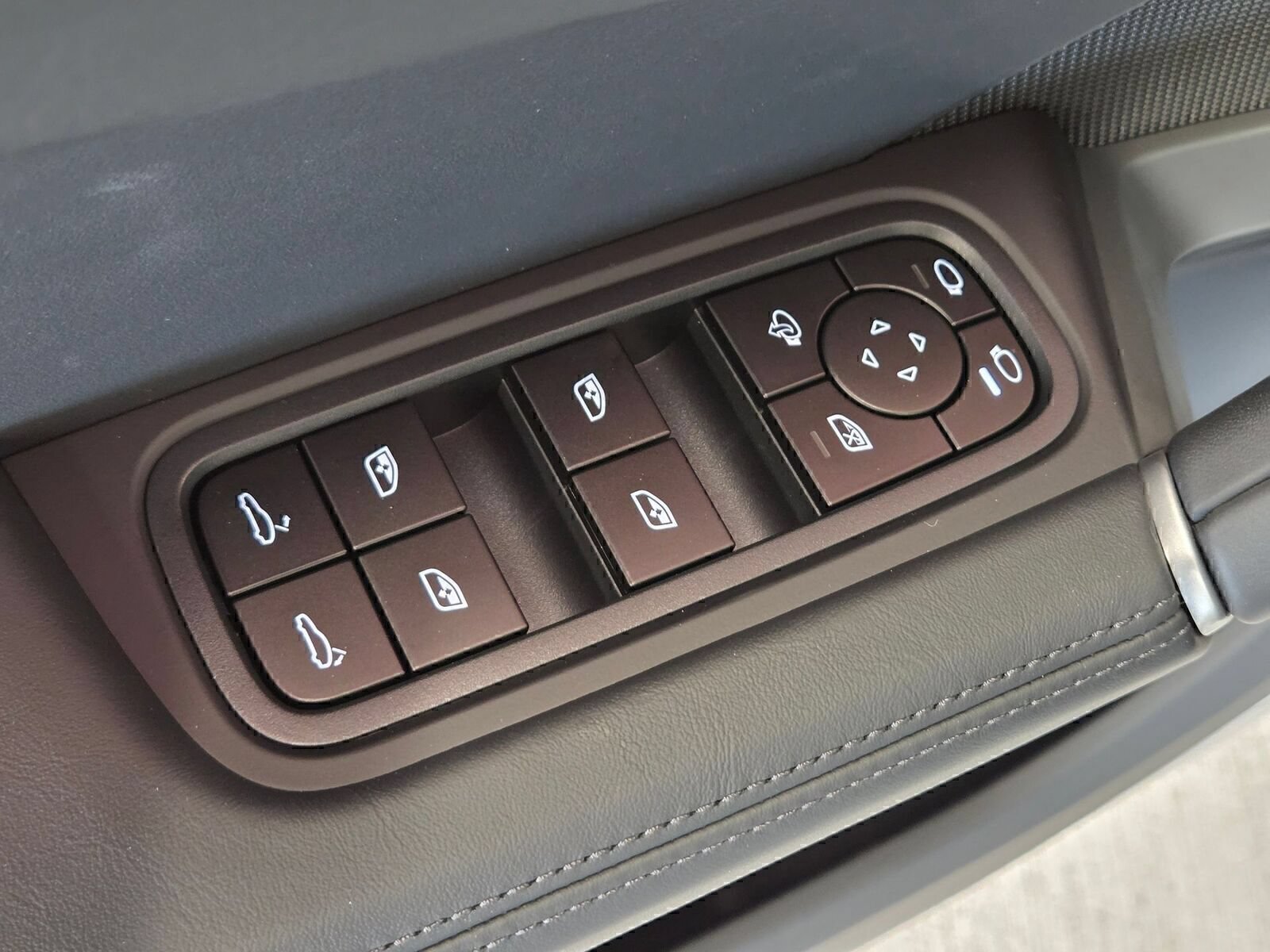 Used 2026 Porsche Cayenne GTS AWD/4WD image 15