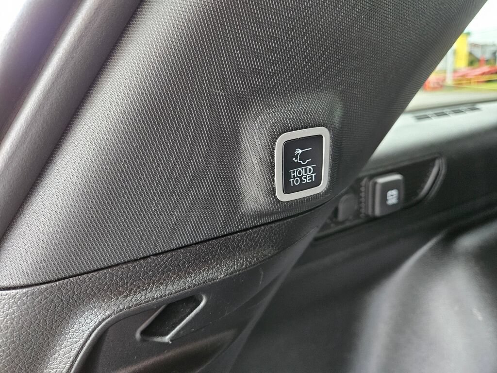 Used 2025 Jeep Grand Cherokee Altitude AWD/4WD image 12