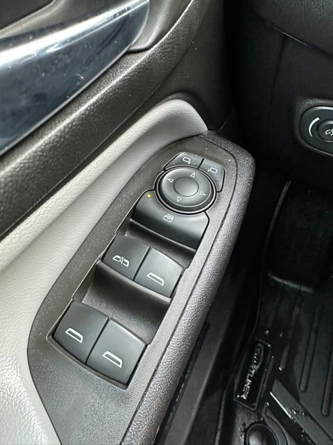 Used 2024 Chevrolet Equinox LS w/ LS Convenience Package image 17