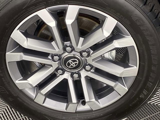 Used 2025 Toyota 4Runner Limited AWD/4WD image 28