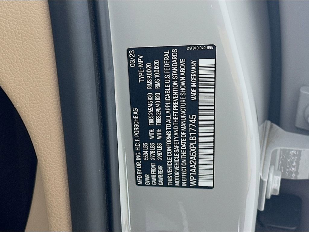 Certified 2023 Porsche Macan image 34