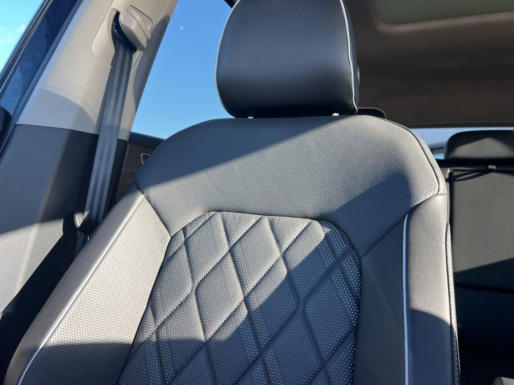 Used 2024 Volkswagen Atlas SEL Premium R-Line image 22