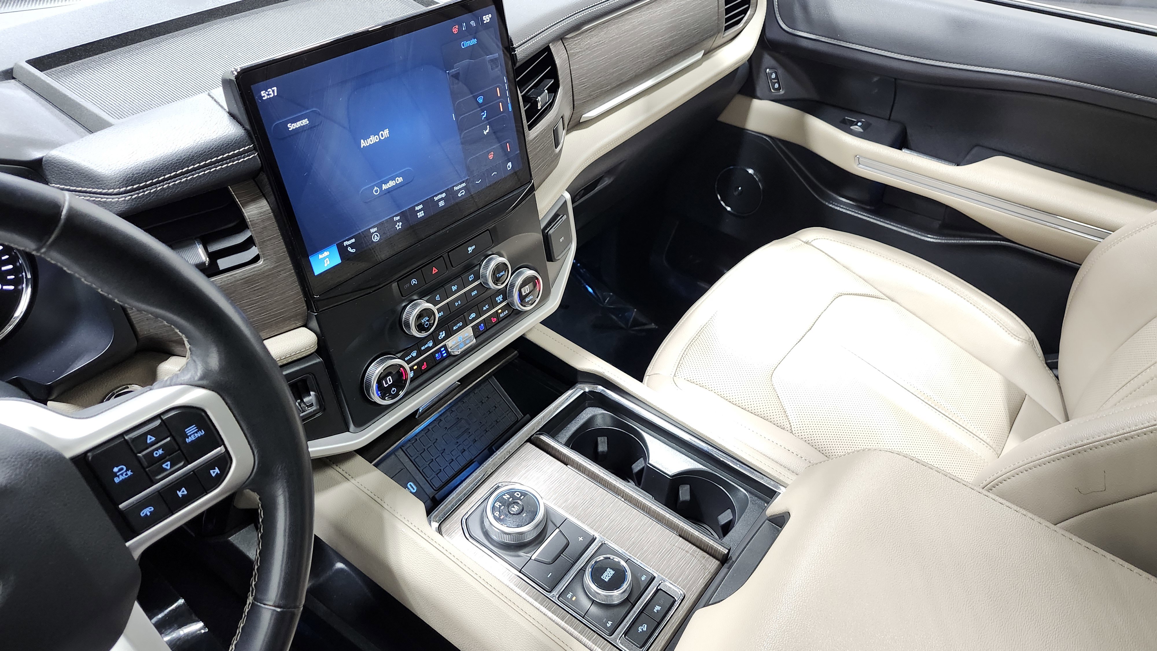 Used 2024 Ford Expedition Limited image 33