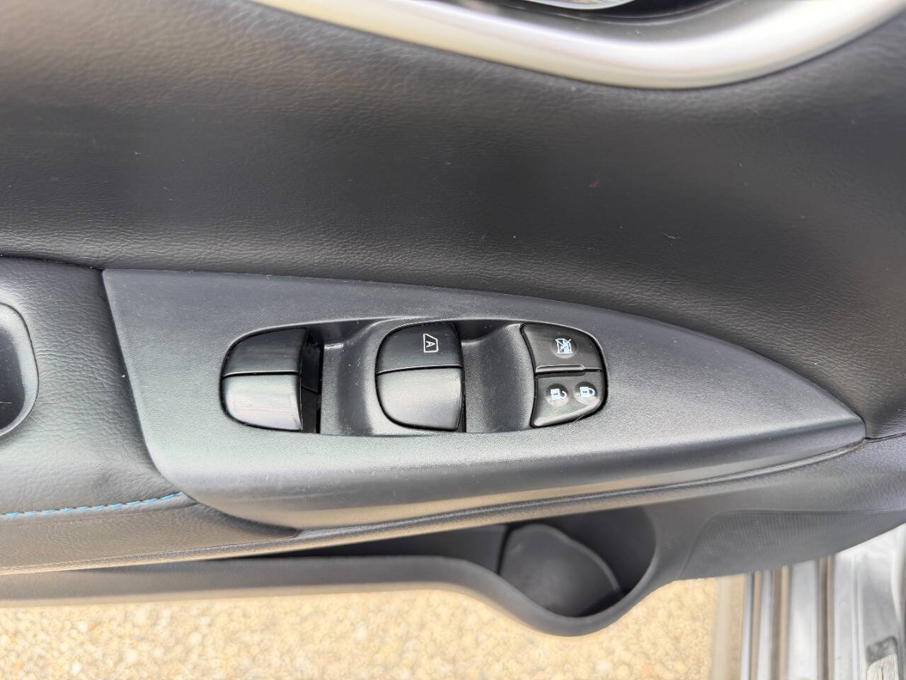 Used 2016 Nissan Sentra SR w/ SR Premium Package FWD image 15