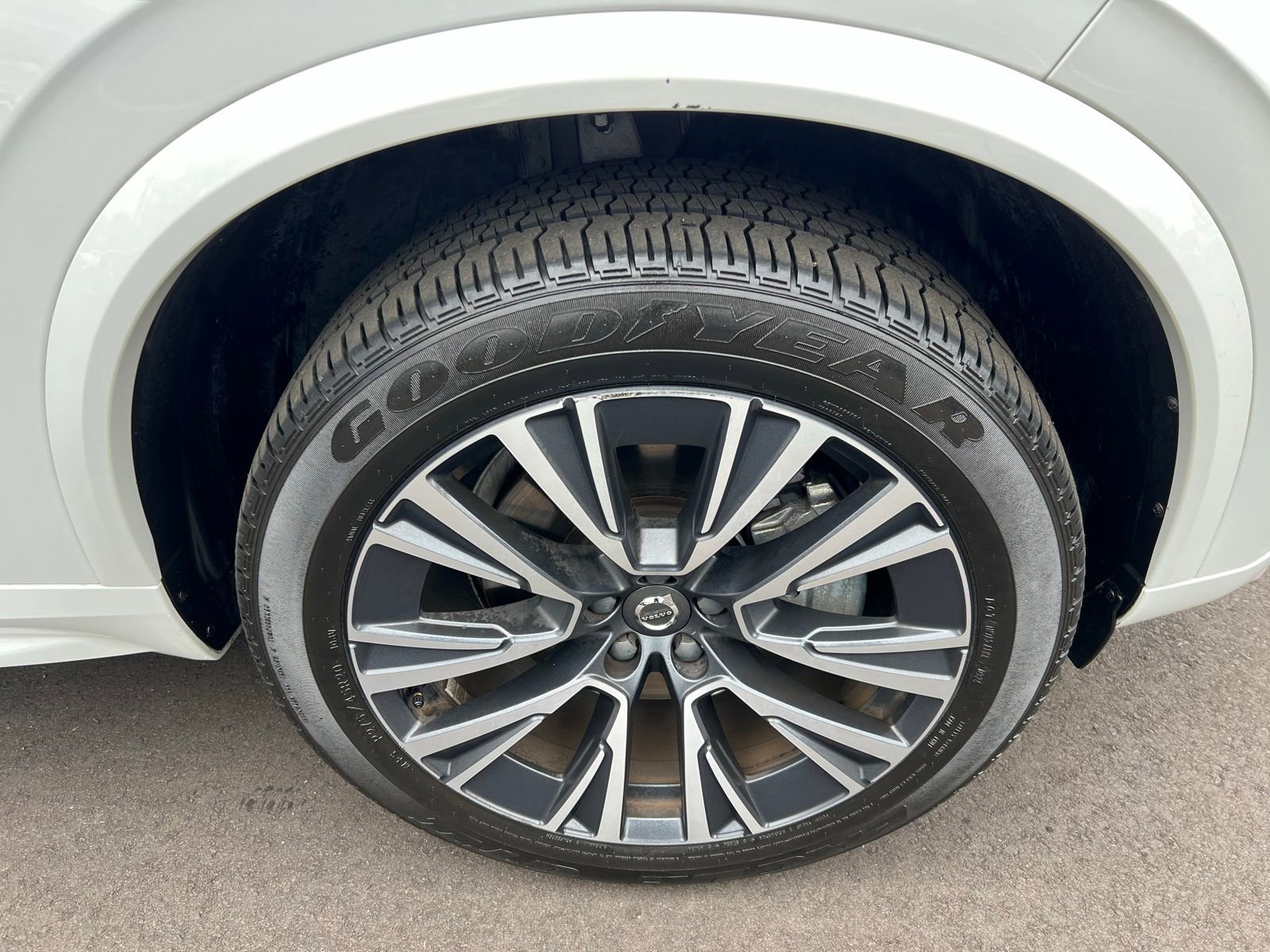 Used 2022 Volvo XC90 T5 Momentum image 14