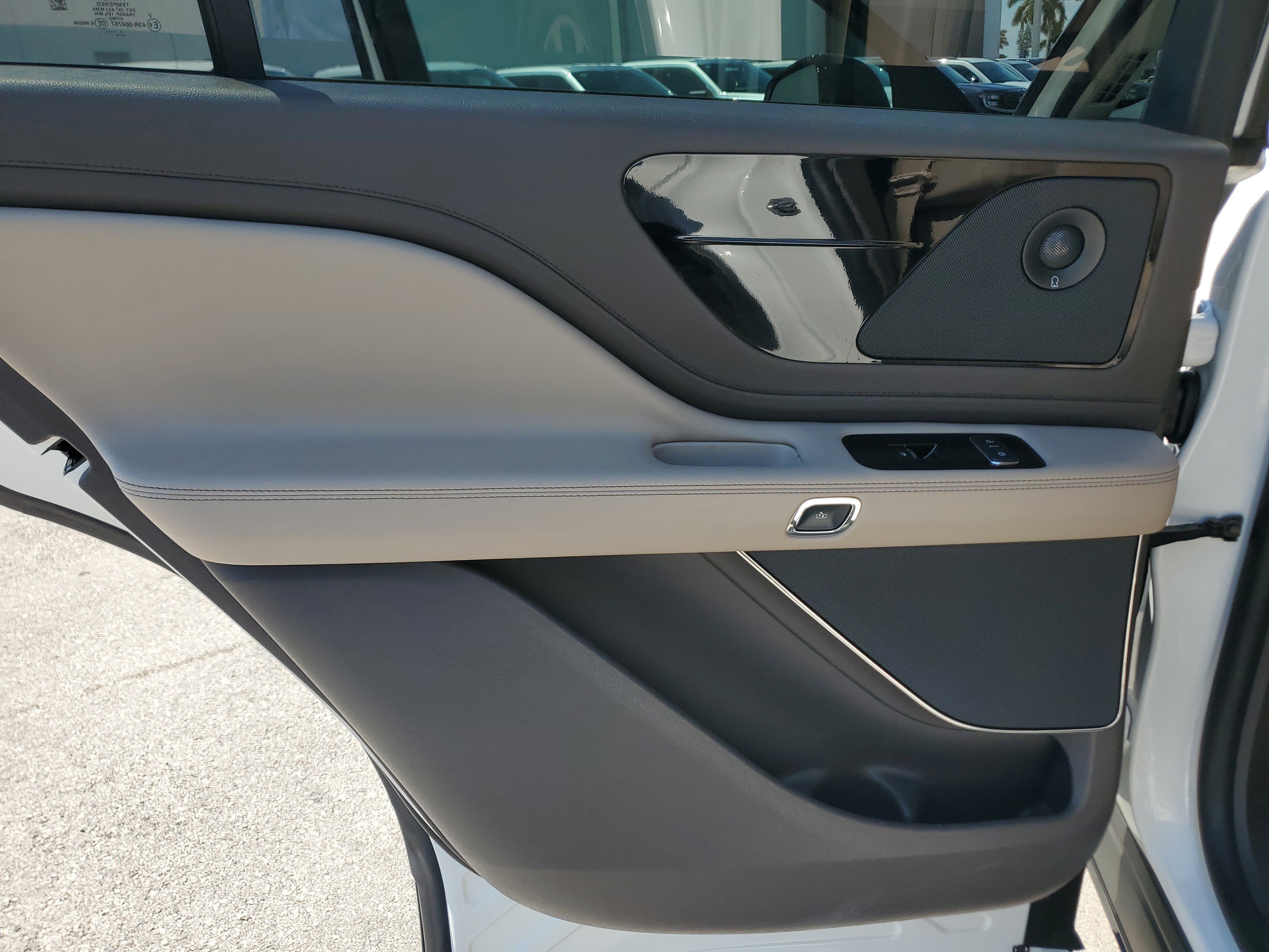 Used 2022 Lincoln Aviator Reserve image 28