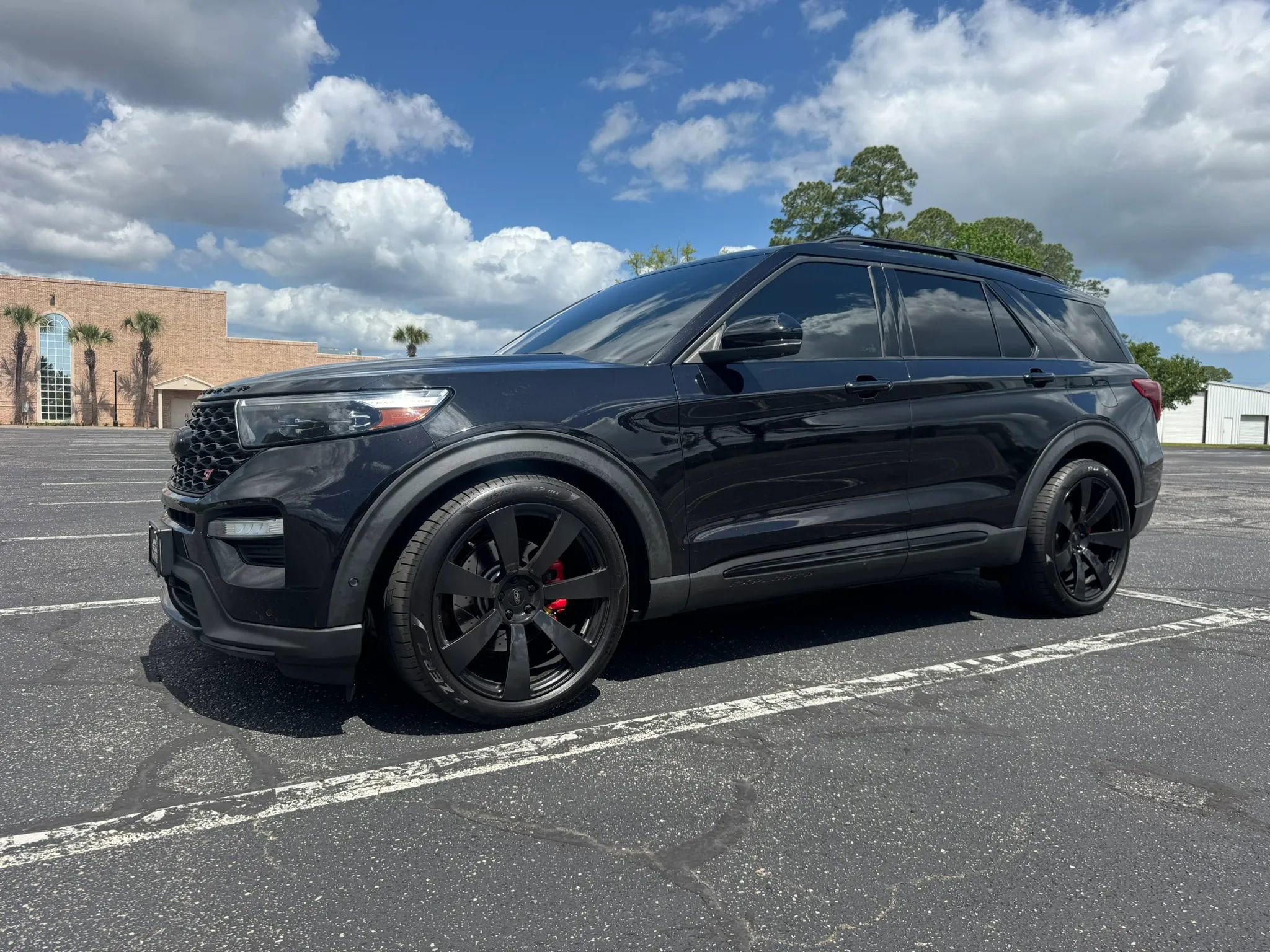 Used 2021 Ford Explorer ST w/ Equipment Group 401A AWD/4WD image 2