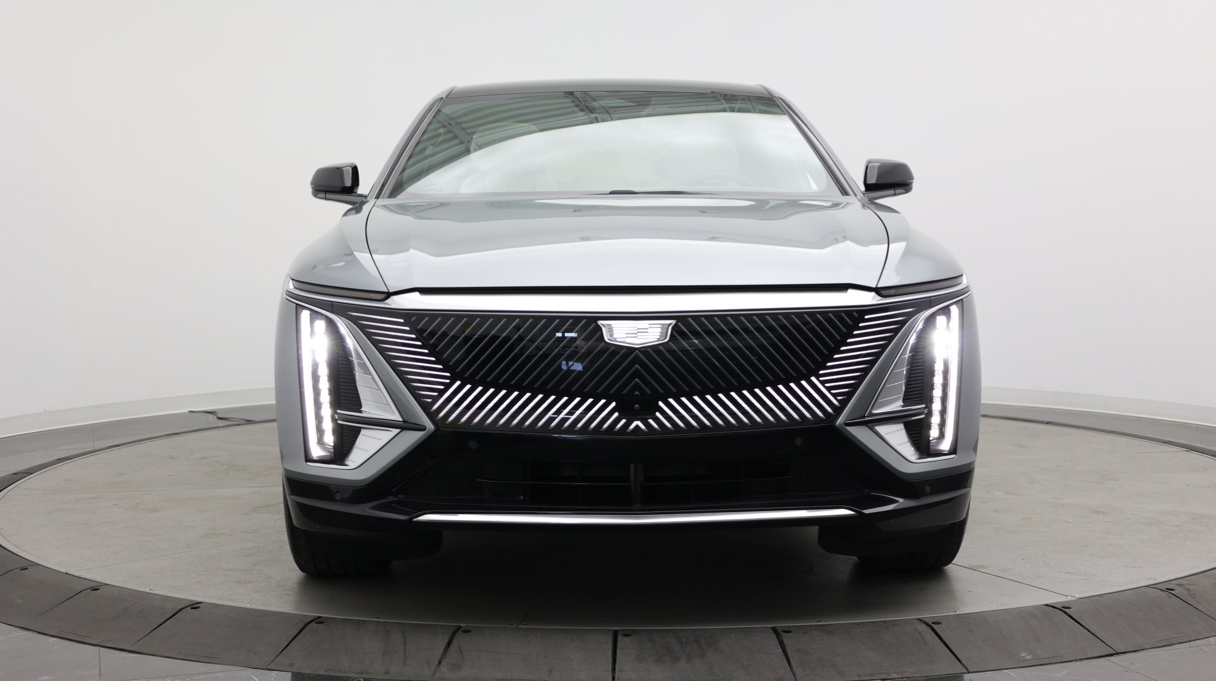 Used 2024 Cadillac Lyriq Luxury RWD image 2