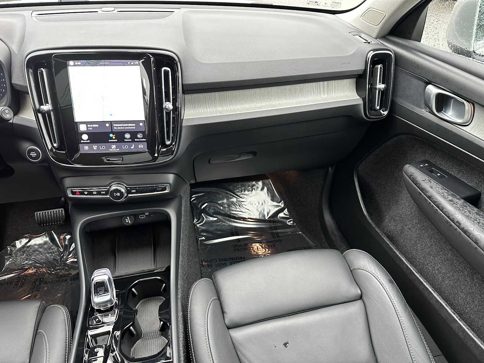 Certified 2025 Volvo XC40 B5 Plus AWD/4WD image 19