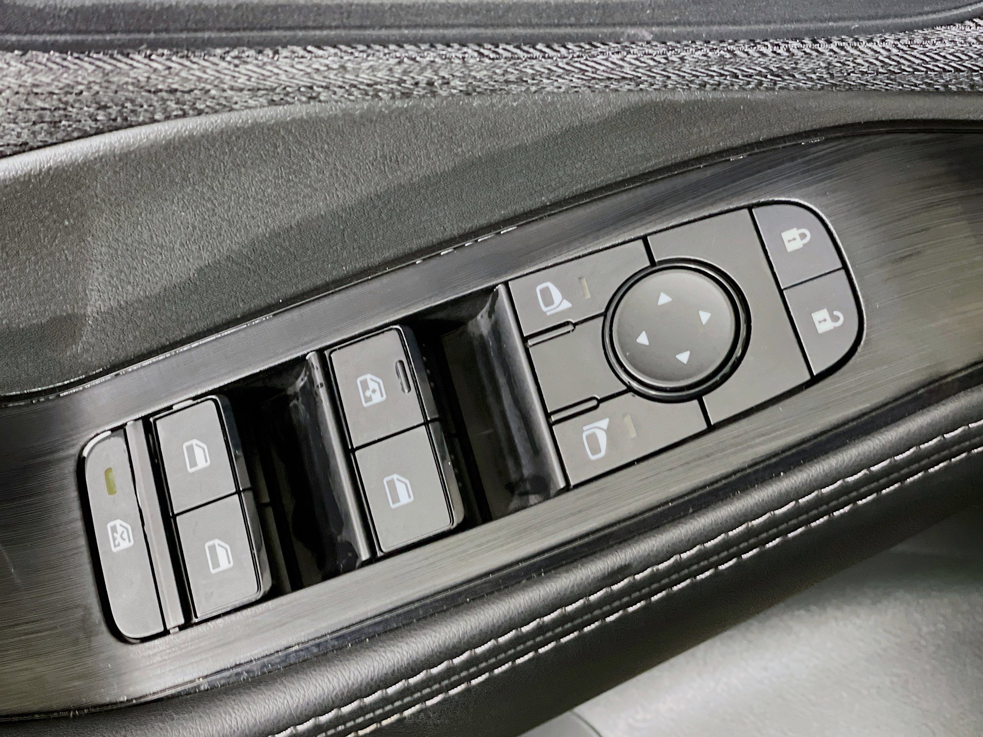 Used 2023 Nissan Rogue SV image 15