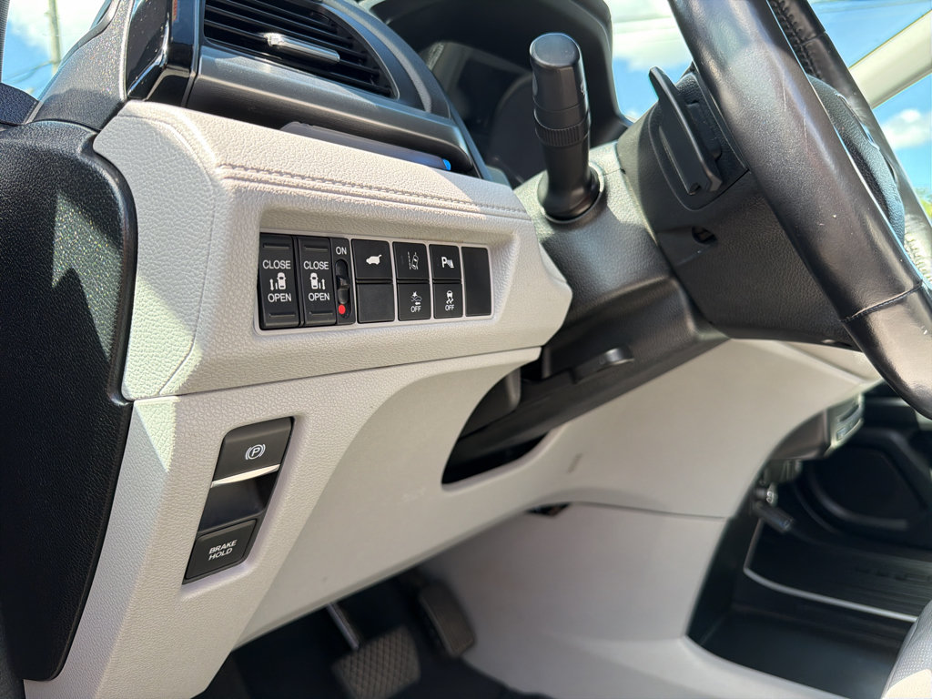 Used 2018 Honda Odyssey Elite image 9