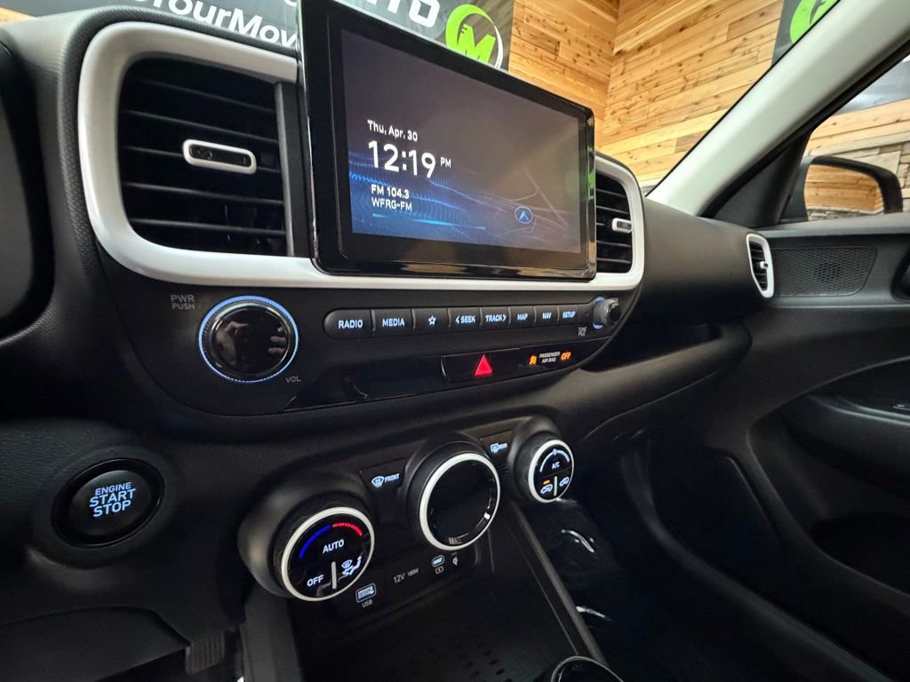 Used 2024 Hyundai Venue Limited FWD image 18