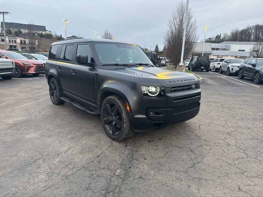 Used 2025 Land Rover Defender 130 X-Dynamic SE image 7