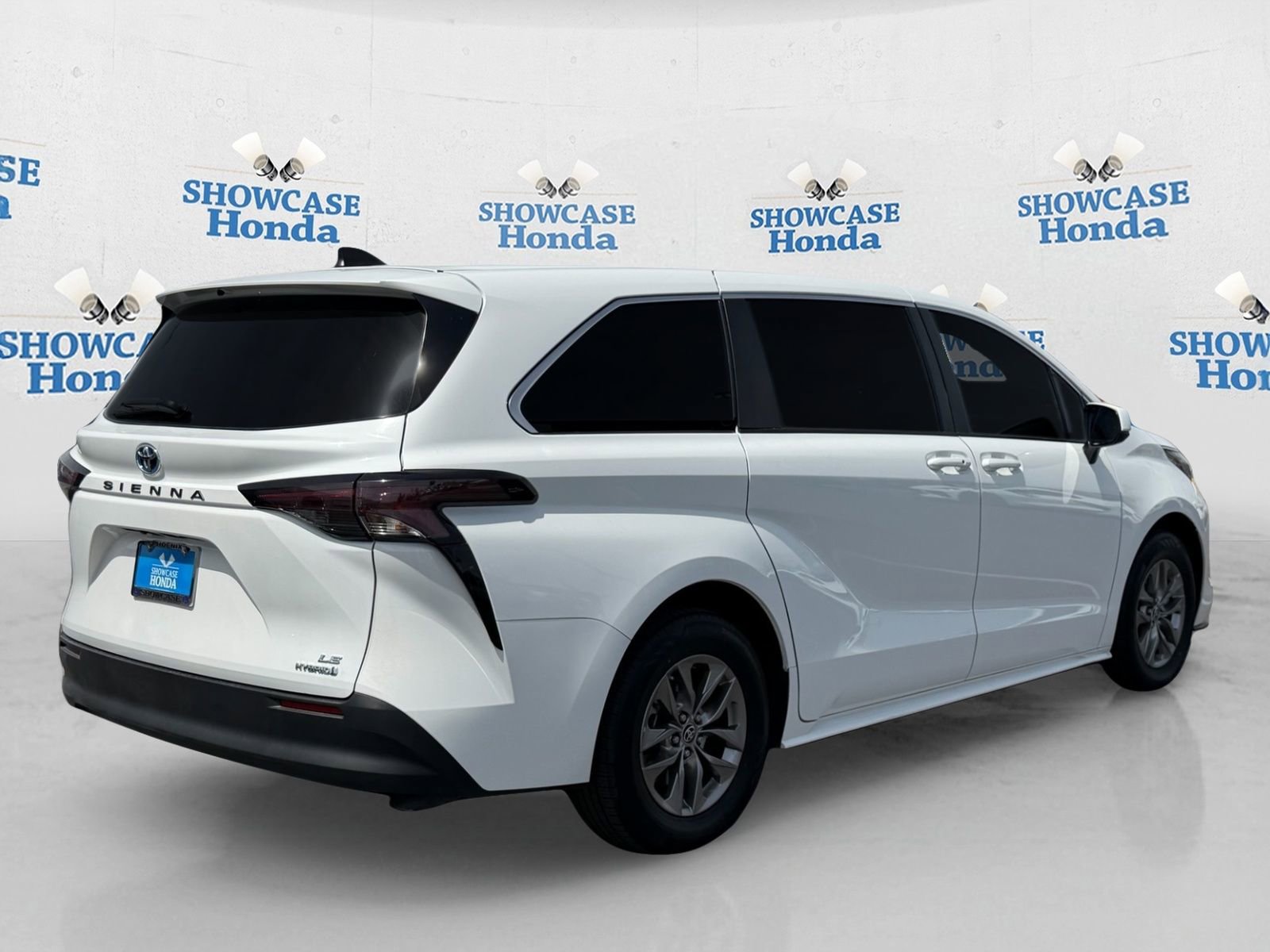 Used 2023 Toyota Sienna LE image 7