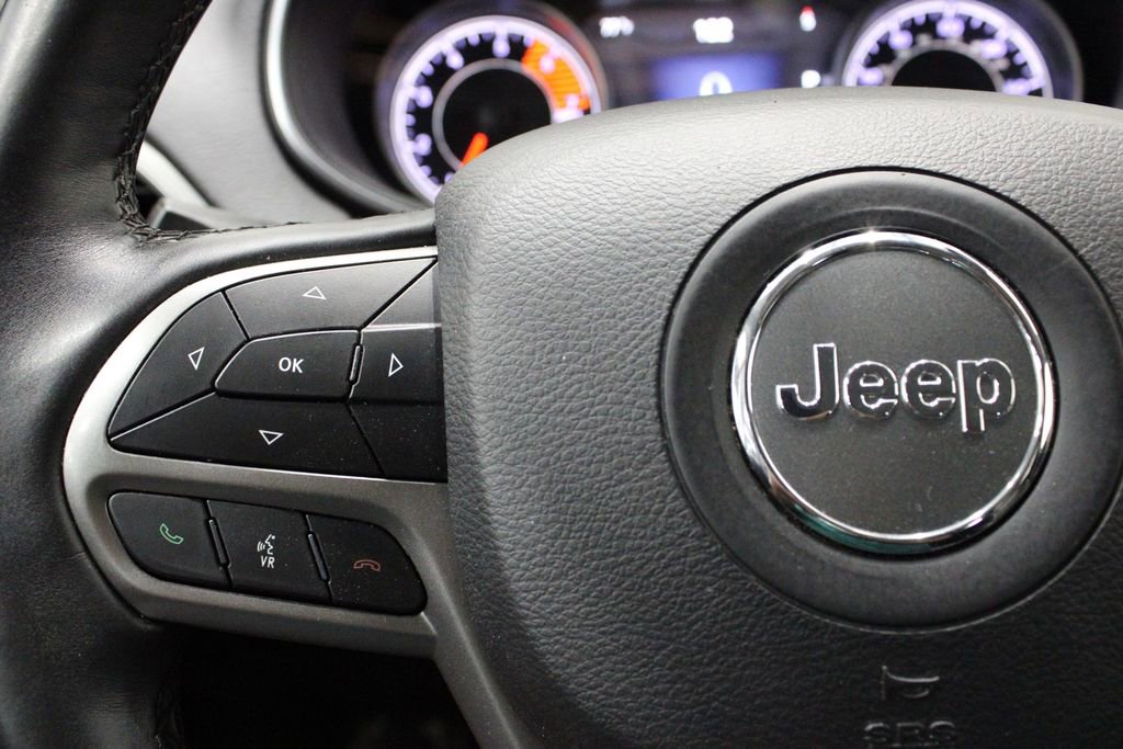 Used 2019 Jeep Cherokee Limited image 24