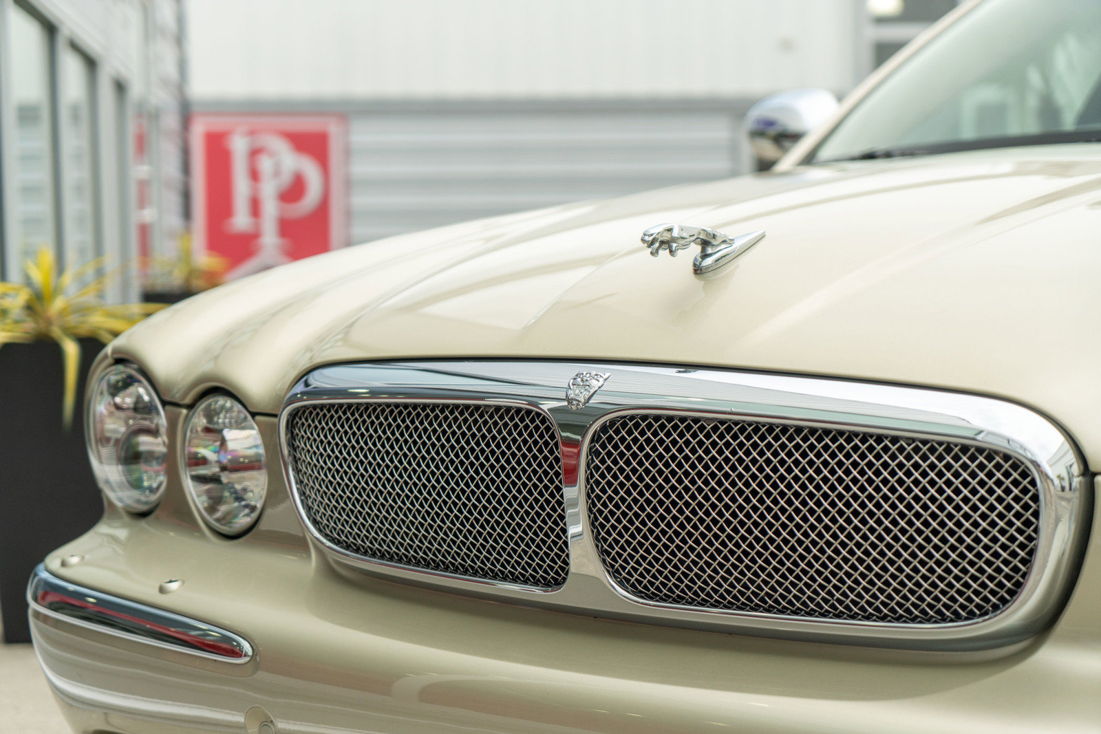Used 2006 Jaguar XJ Vanden Plas Super V8 Portfolio RWD image 4