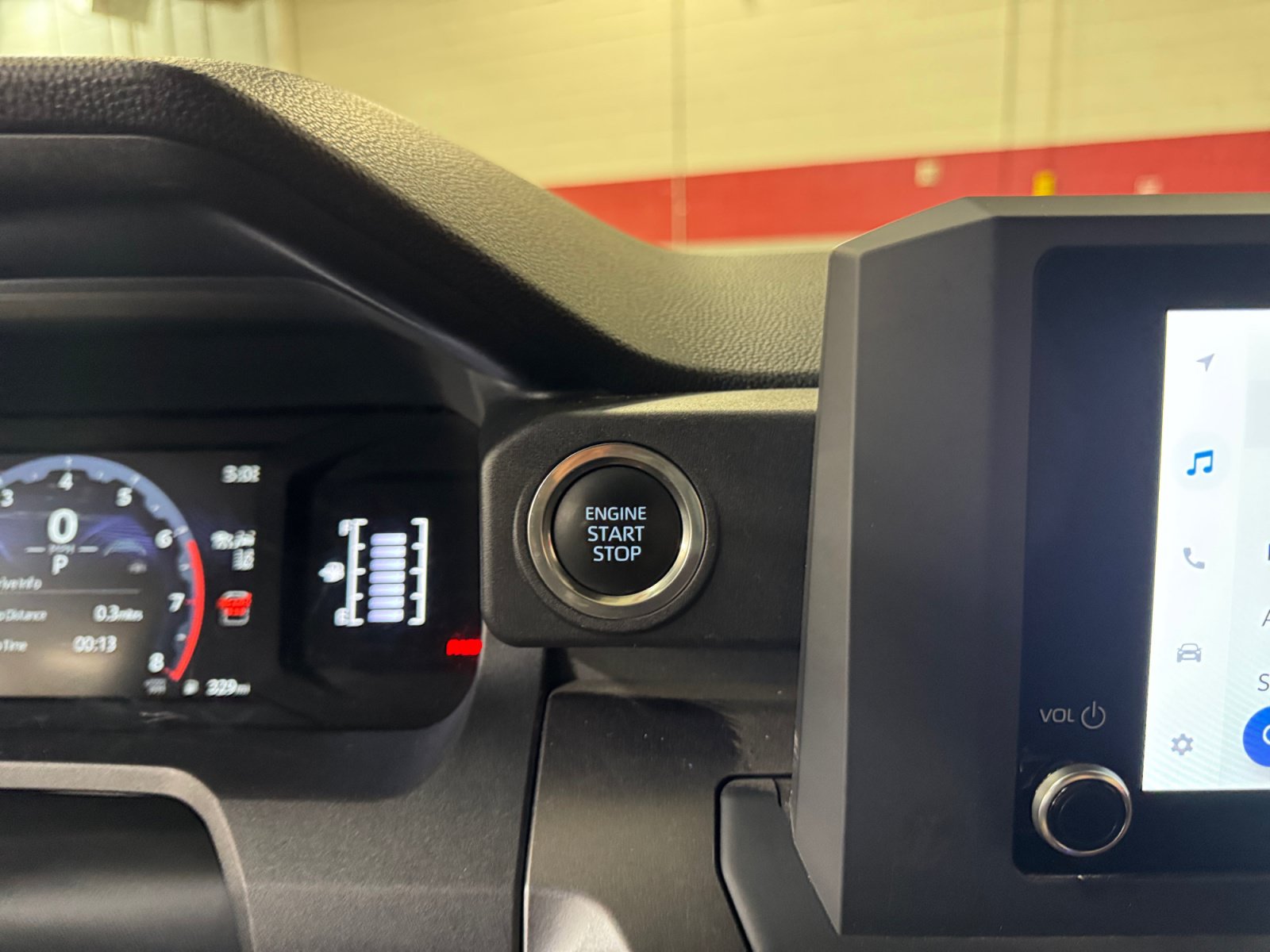 Certified 2025 Toyota 4Runner SR5 AWD/4WD image 30