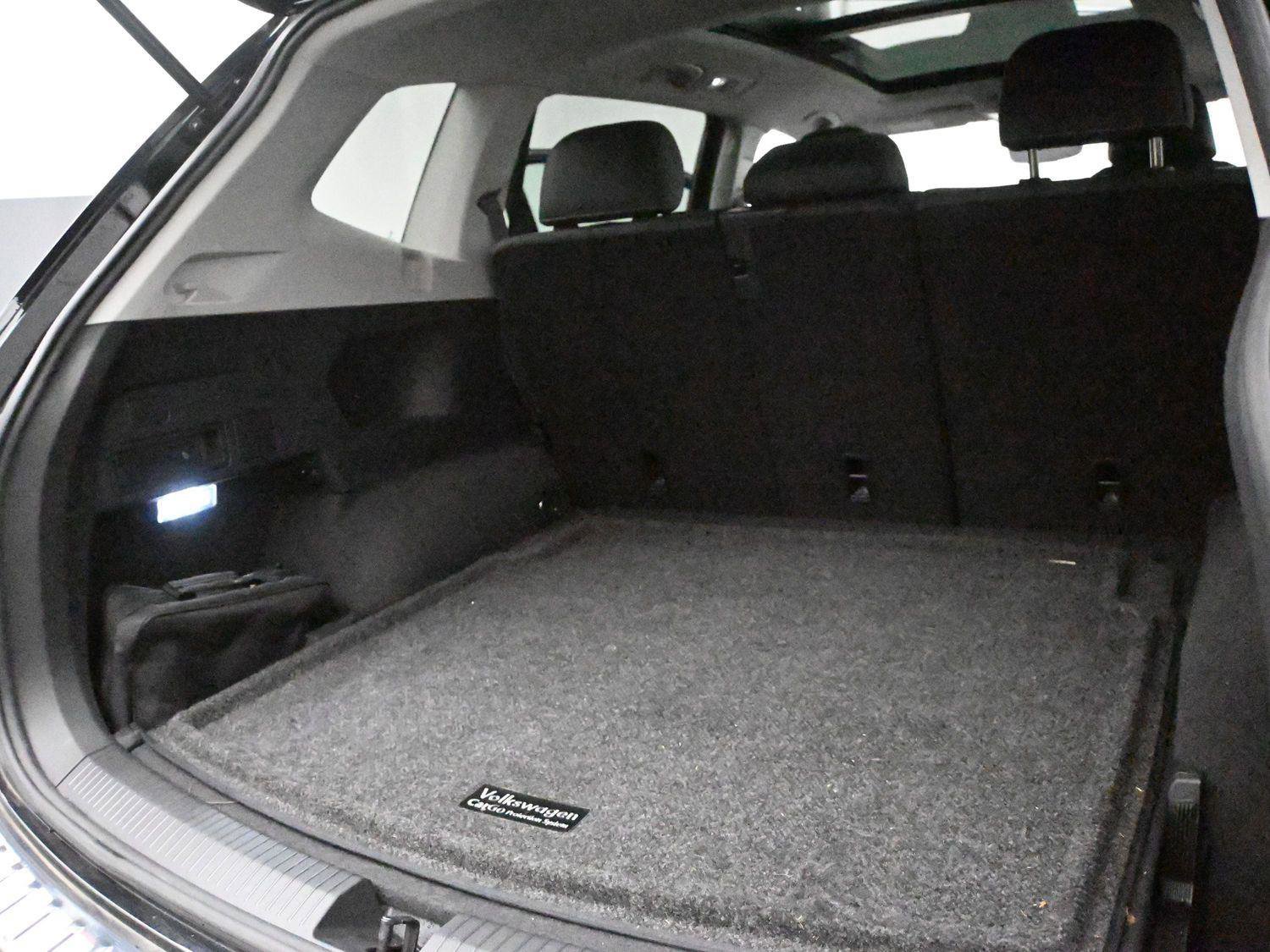 Used 2023 Volkswagen Tiguan SE w/ Panoramic Sunroof Package AWD/4WD image 12
