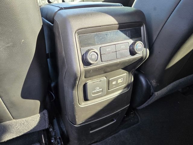 Used 2023 GMC Acadia SLT image 13