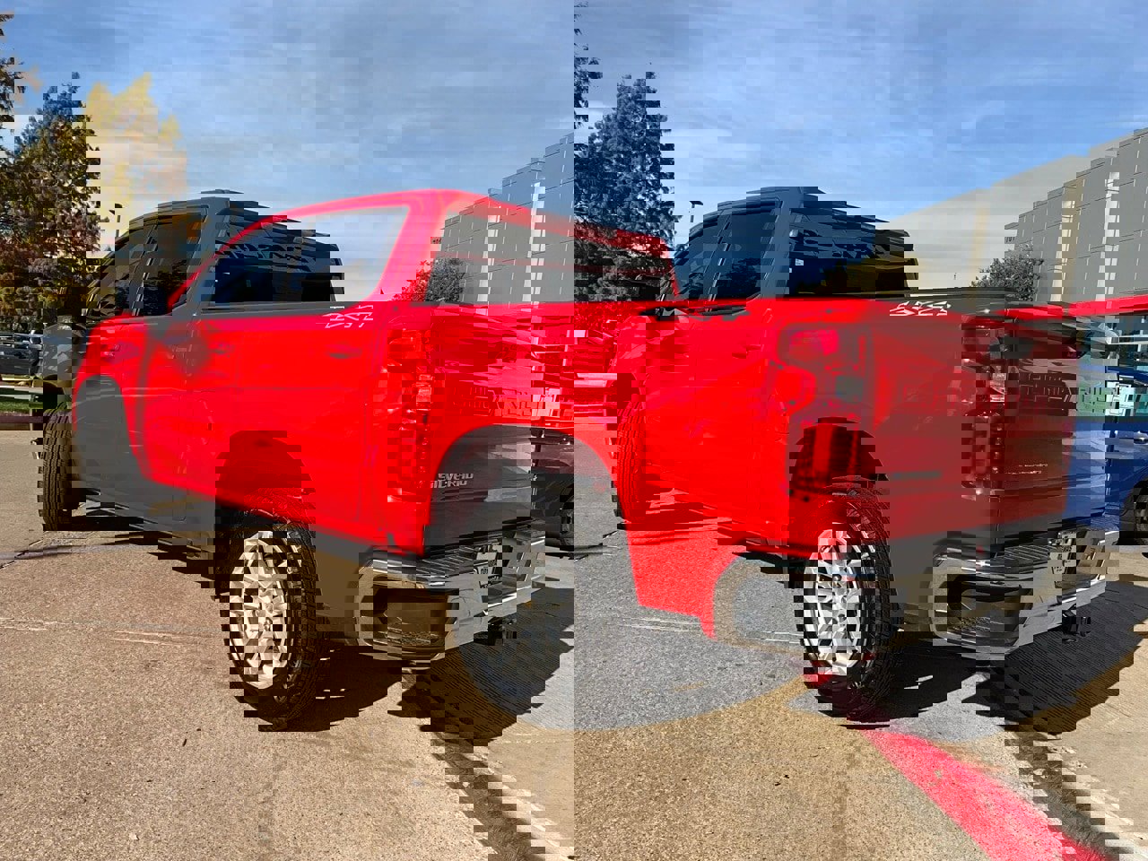 Used 2025 Chevrolet Silverado 1500 LT image 8