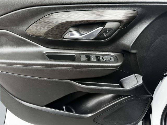 Used 2022 GMC Terrain SLE w/ Driver Convenience Package FWD image 19