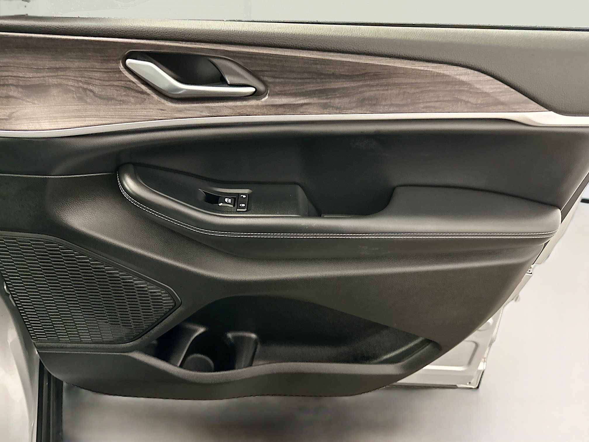 Used 2023 Jeep Grand Cherokee Limited image 34