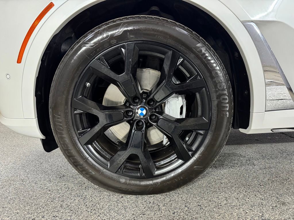 Used 2024 BMW X7 xDrive40i w/ Premium Package image 17
