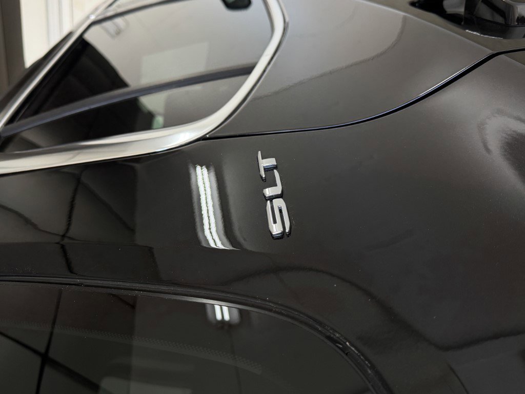 Used 2023 GMC Acadia SLT image 55