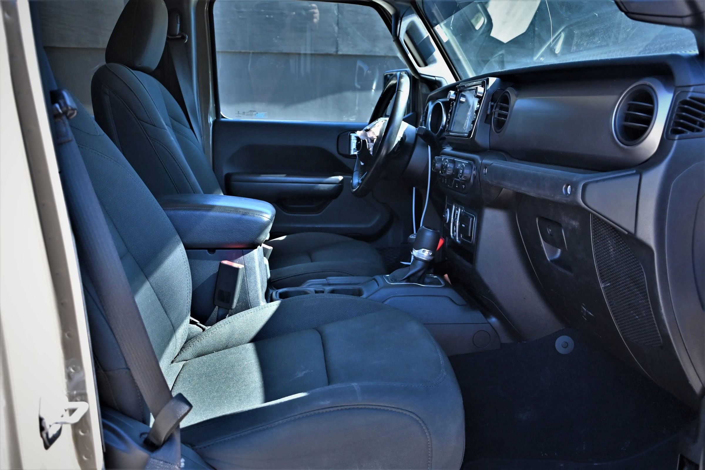 Used 2020 Jeep Gladiator Sport w/ Quick Order Package 24S image 13