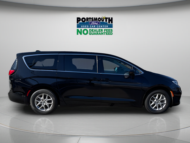 Used 2024 Chrysler Pacifica Touring-L FWD image 5