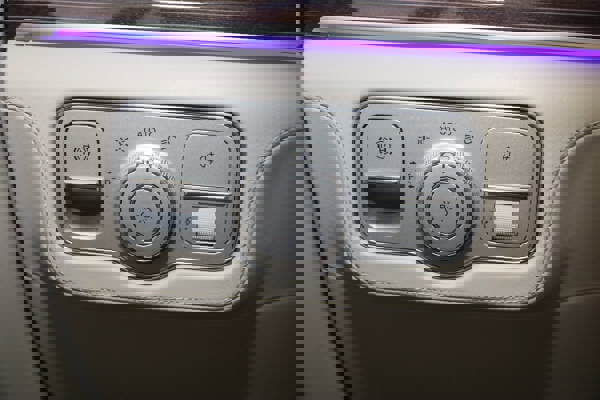 Used 2022 Mercedes-Benz Maybach GLS 600 4MATIC image 44