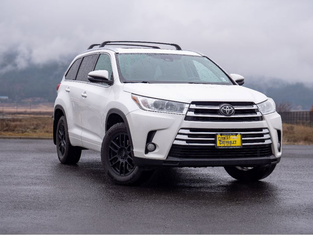 Used 2017 Toyota Highlander XLE image 1
