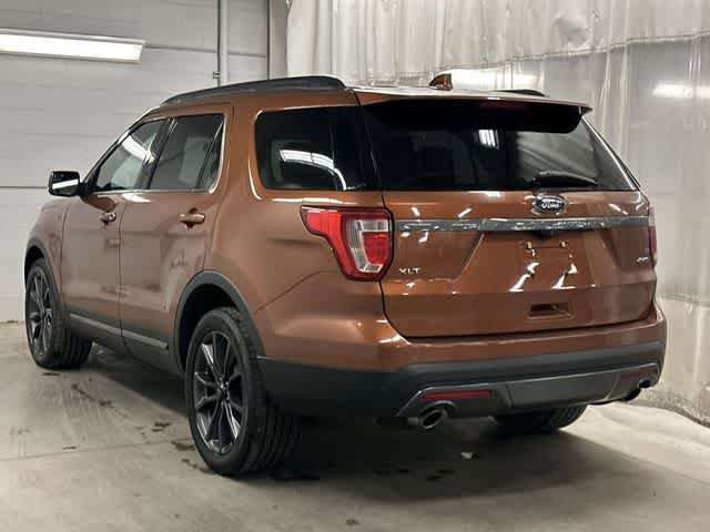 Used 2017 Ford Explorer XLT w/ Equipment Group 202A AWD/4WD image 32