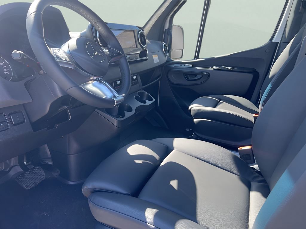 Used 2025 Mercedes-Benz Sprinter 2500 image 4