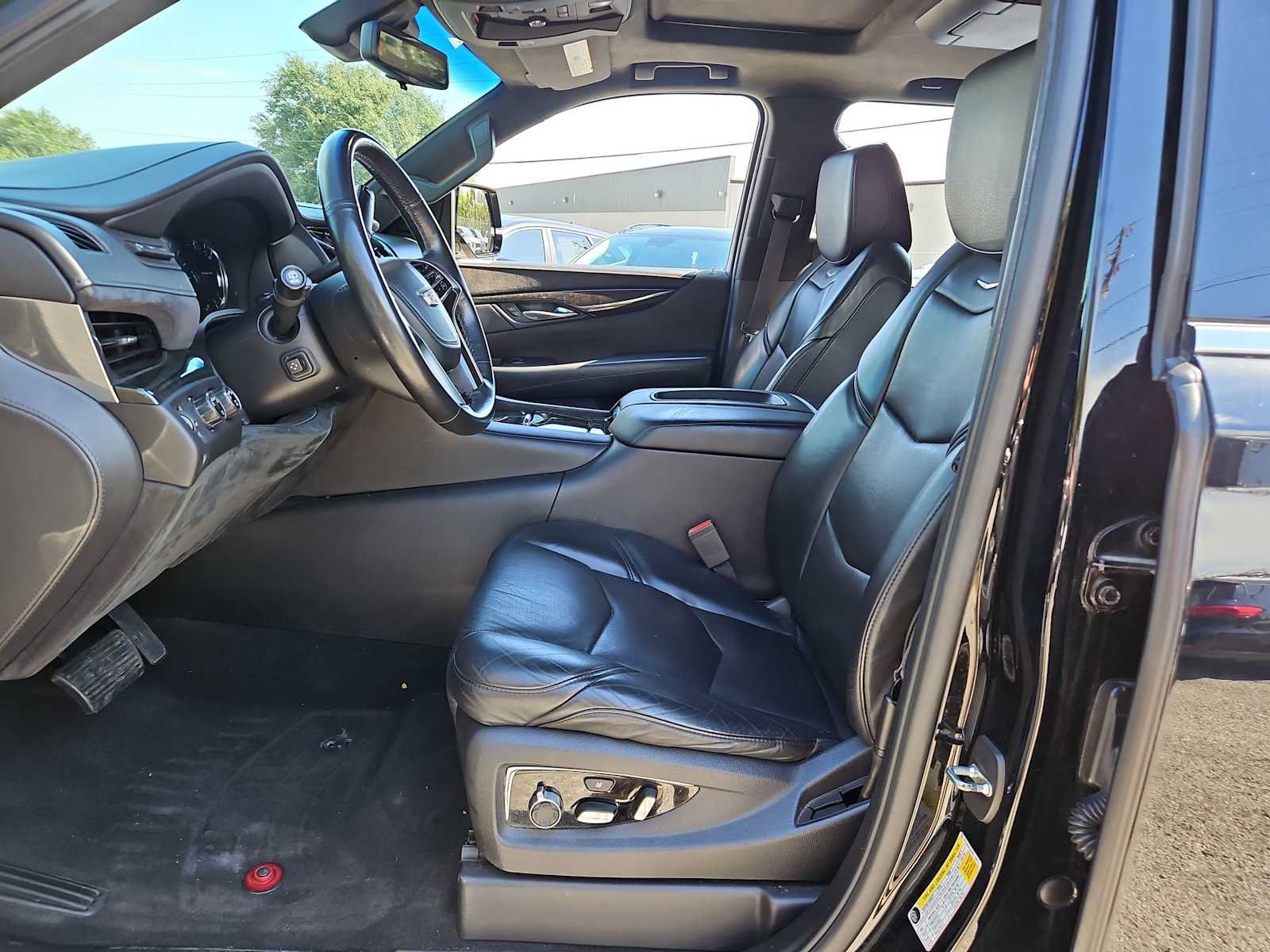 Used 2017 Cadillac Escalade Platinum AWD/4WD image 14