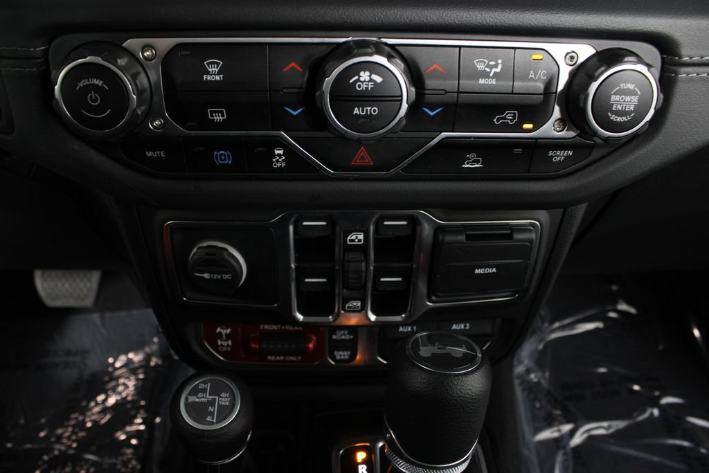Used 2025 Jeep Wrangler Unlimited Rubicon 4xe AWD/4WD image 6