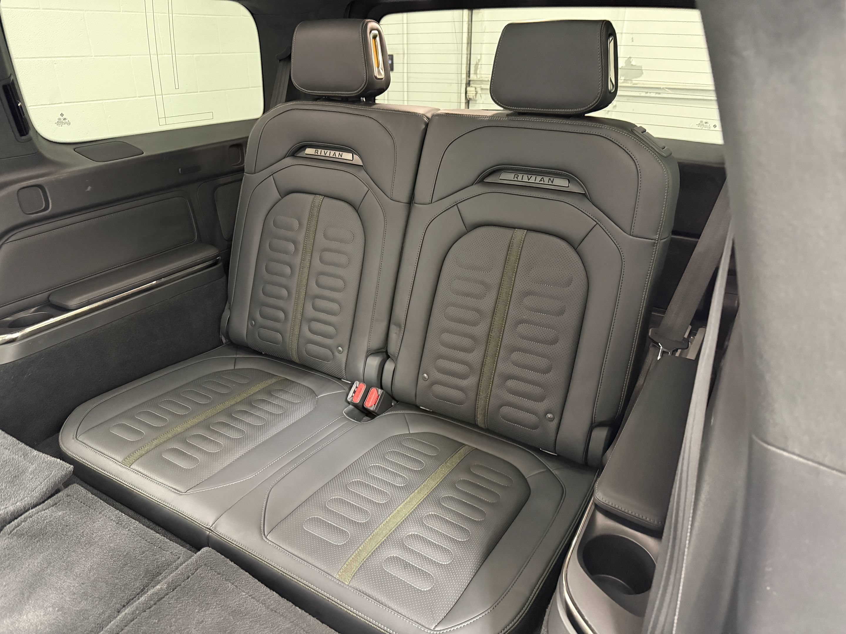 Used 2023 Rivian R1S Launch Edition Quad AWD/4WD image 18
