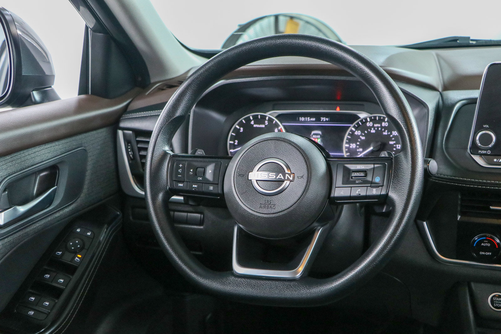 Used 2023 Nissan Rogue SV FWD image 12