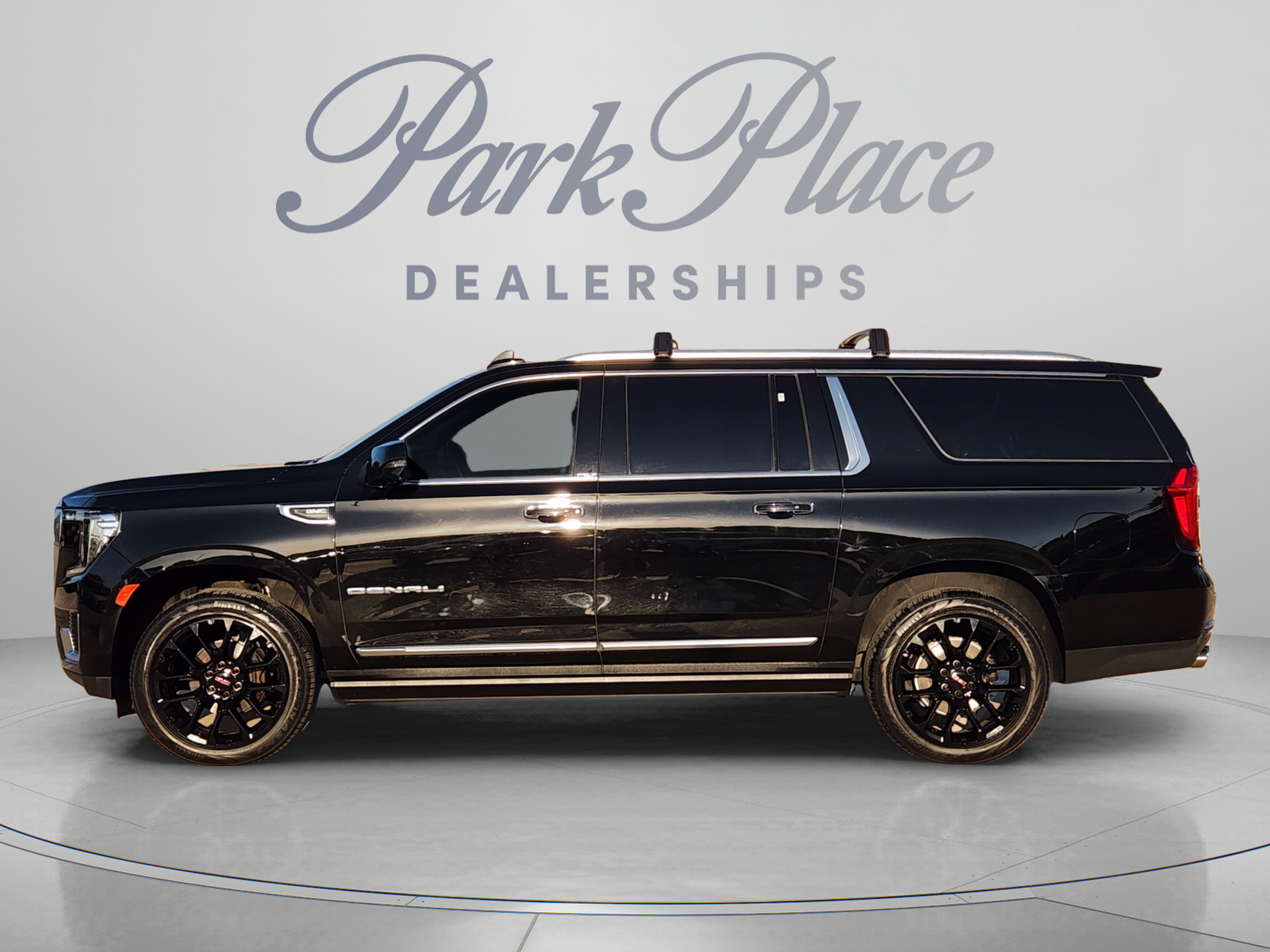 Used 2022 GMC Yukon XL Denali AWD/4WD image 2