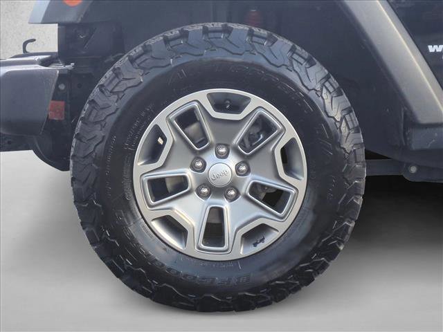 Used 2015 Jeep Wrangler Unlimited Rubicon w/ Connectivity Group AWD/4WD image 23